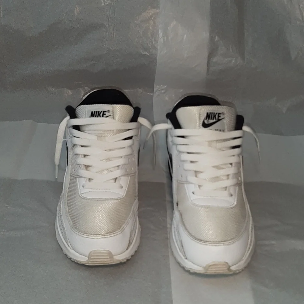Nike Air Max 90 Retro Sneakers, 7Y = Women 8.5 = Men 7 - Picture 2 of 11